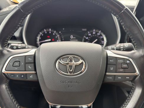 Used 2021 Toyota Highlander XSE AWD/4WD image 16