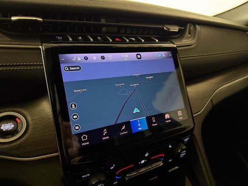 Used 2025 Jeep Grand Cherokee L Limited w/ Black Appearance Package image 25