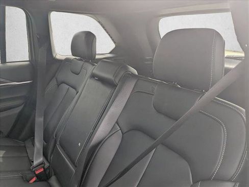 Used 2025 Jeep Grand Cherokee Limited AWD/4WD image 16