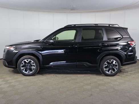 Used 2025 Subaru Forester Premium AWD/4WD image 12