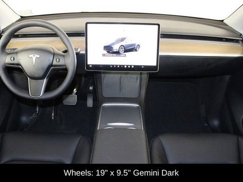 Used 2024 Tesla Model Y Long Range image 26