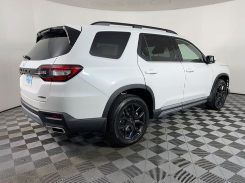New 2025 Honda Pilot Touring image 8