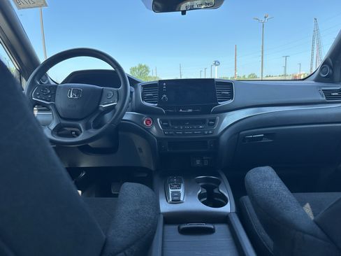 Used 2022 Honda Pilot Sport image 2