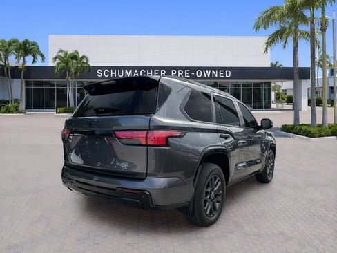 Used 2024 Toyota Sequoia Platinum AWD/4WD image 7