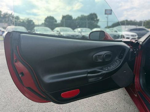 Used 2000 Chevrolet Corvette Coupe w/ Performance Handling Pkg RWD image 17
