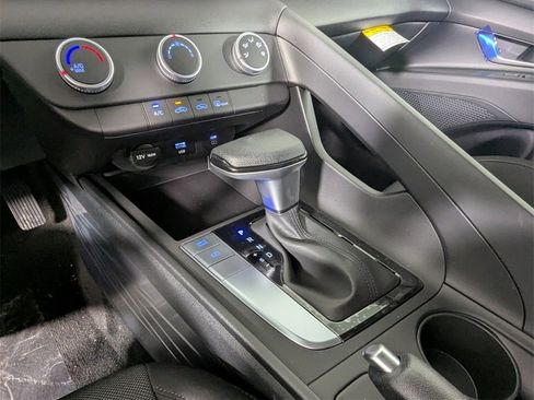 New 2025 Hyundai Elantra SE image 23