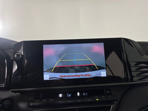 Used 2025 Toyota Camry SE image 19