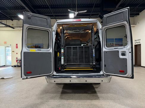 Used 2014 Ford E-250 and Econoline 250 Extended w/ Power Group image 44