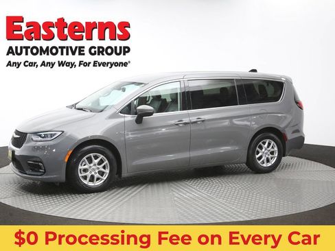 Used 2023 Chrysler Pacifica Touring-L FWD image 60