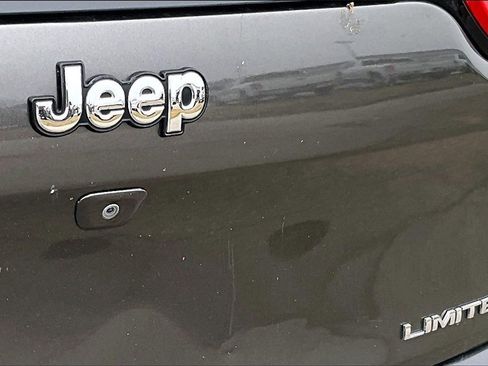 Used 2018 Jeep Cherokee Limited image 14