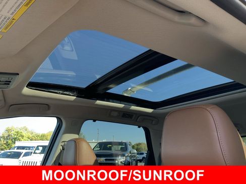 Used 2023 Nissan Pathfinder Platinum image 4