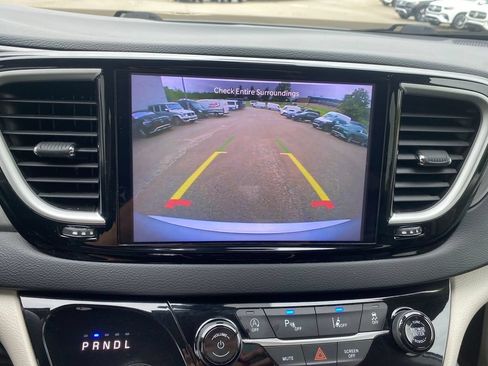 Used 2023 Chrysler Pacifica Touring-L FWD image 20