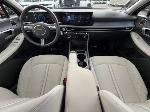 Used 2025 Hyundai Sonata SEL FWD image 12