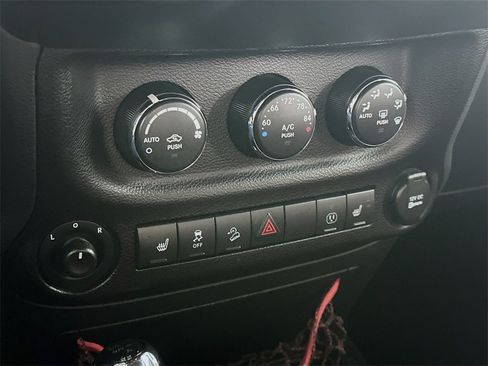 Used 2018 Jeep Wrangler Unlimited Rubicon image 18