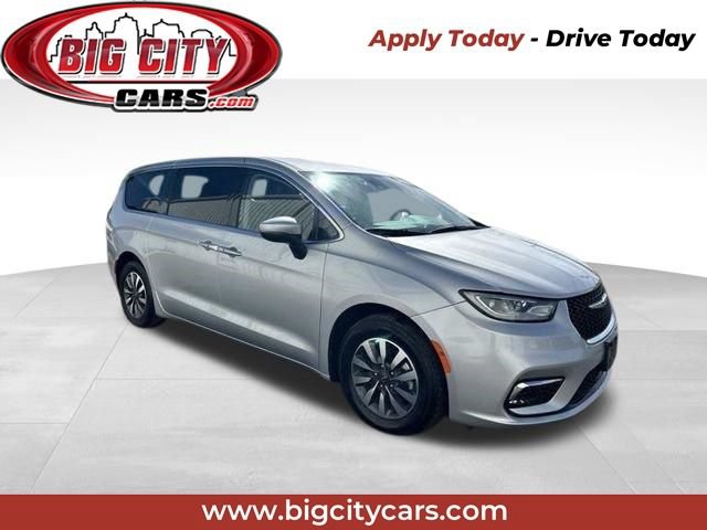 Used 2023 Chrysler Pacifica Touring-L FWD image 1