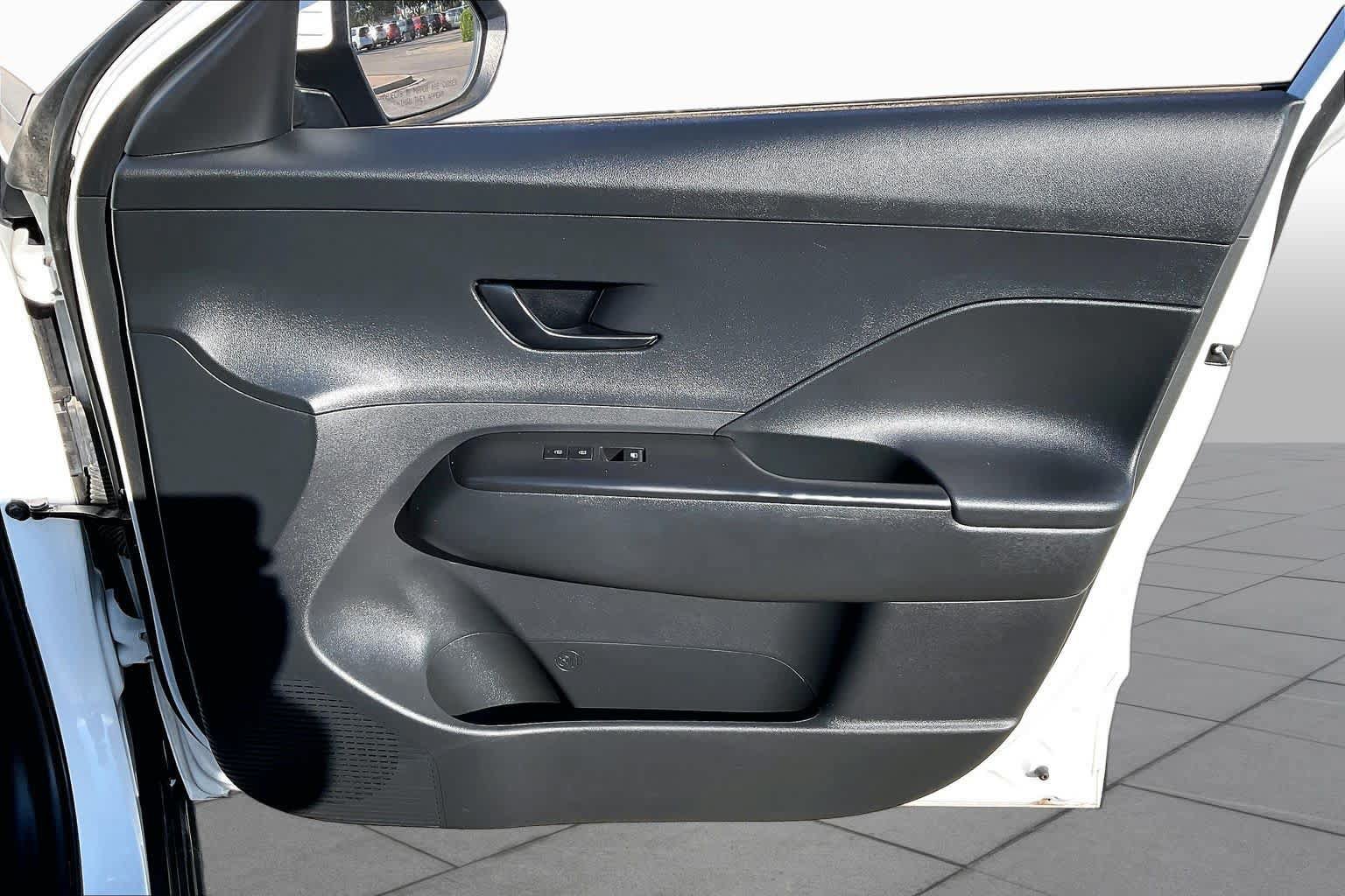 Used 2025 Hyundai Kona SEL FWD image 21