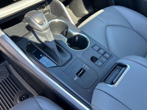 Used 2023 Toyota Highlander XLE FWD image 26