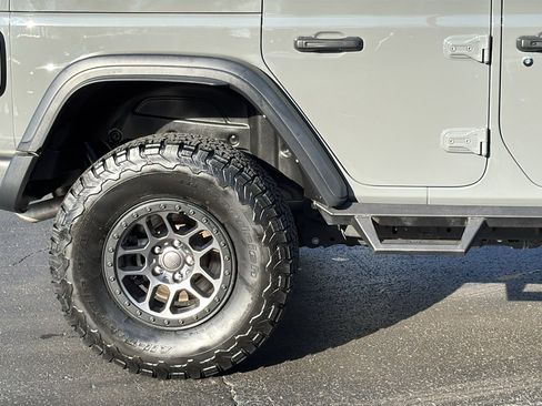 Certified 2022 Jeep Wrangler Unlimited Rubicon w/ Xtreme Recon 35" Tire Package AWD/4WD image 10