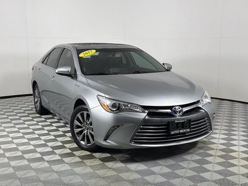 Used 2017 Toyota Camry XLE w/ Moonroof Package FWD image 2