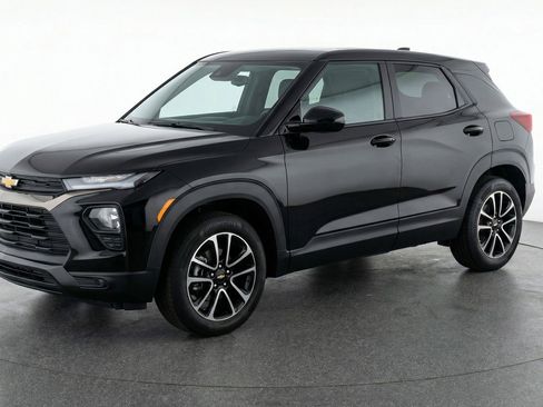 Used 2025 Chevrolet TrailBlazer LT AWD/4WD image 3