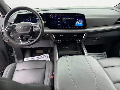 Used 2025 Chevrolet Suburban Z71 image 10