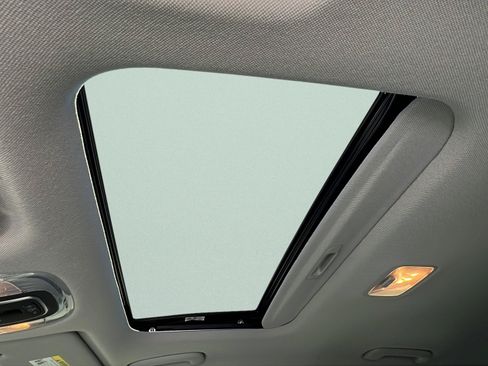 Certified 2025 Hyundai Elantra Limited FWD image 15