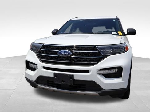 Used 2020 Ford Explorer XLT w/ Equipment Group 202A AWD/4WD image 4