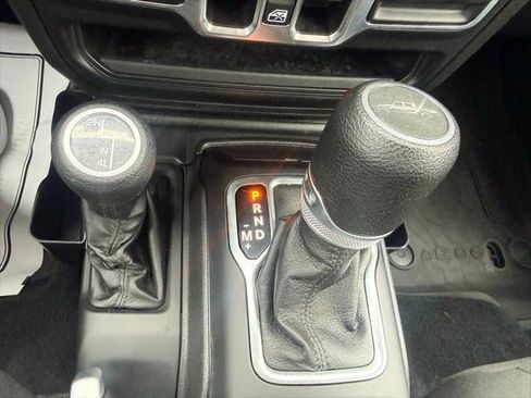 Certified 2022 Jeep Gladiator Sport AWD/4WD image 21