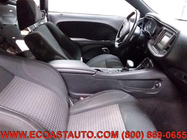 Used 2016 Dodge Challenger SXT RWD image 13
