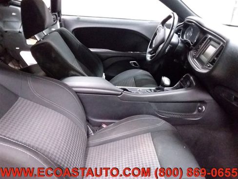 Used 2016 Dodge Challenger SXT image 13