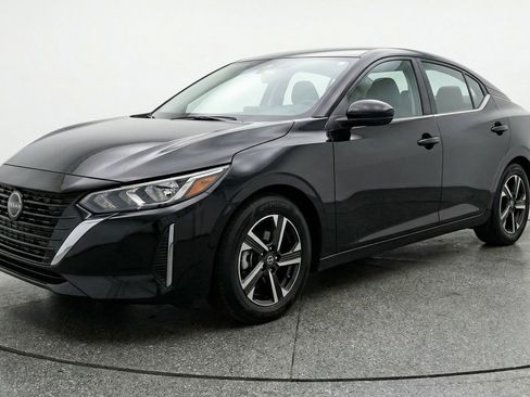 Used 2025 Nissan Sentra SV image 3