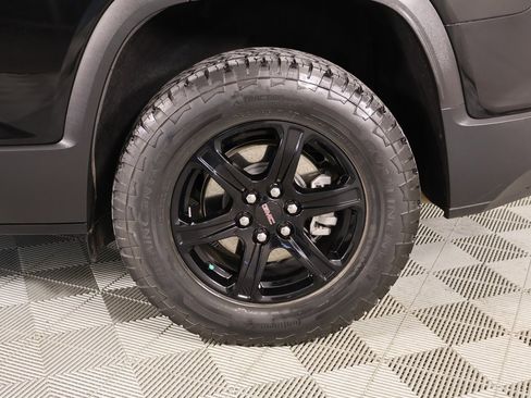 Used 2022 GMC Acadia AT4 w/ Technology Package image 18