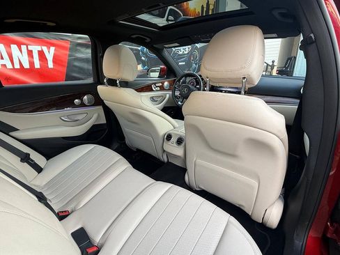 Used 2017 Mercedes-Benz E 300 4MATIC image 7