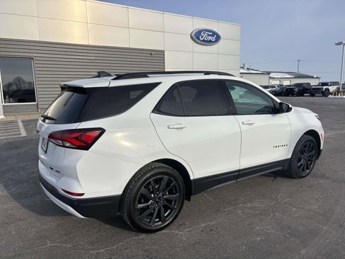Used 2022 Chevrolet Equinox RS w/ LPO, Floor Liner Package image 9