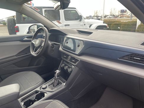 Used 2024 Volkswagen Taos SE image 21