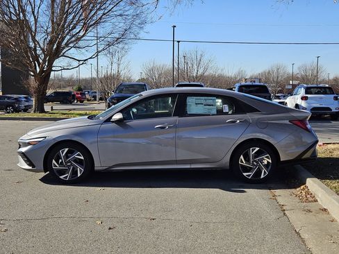 New 2025 Hyundai Elantra Limited FWD image 4