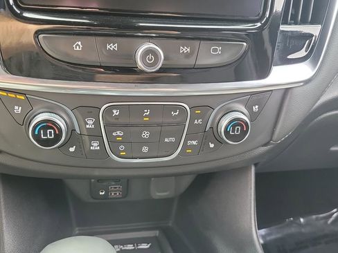 Used 2023 Chevrolet Traverse High Country AWD/4WD image 31