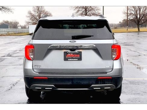 Used 2020 Ford Explorer XLT w/ Equipment Group 202A image 4