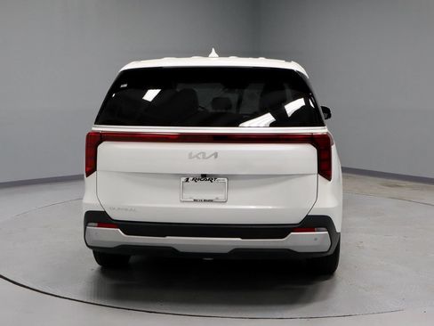 Used 2025 Kia Carnival FWD image 10