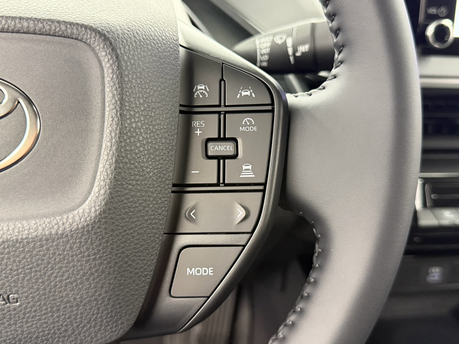 New 2027 Toyota Prius LE FWD image 21
