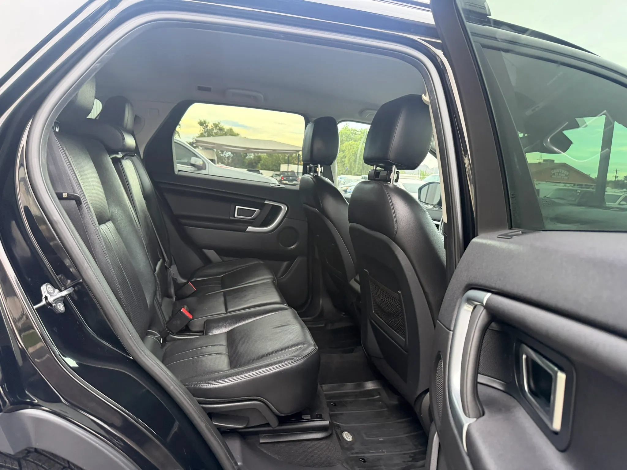 Used 2018 Land Rover Discovery Sport SE AWD/4WD image 28