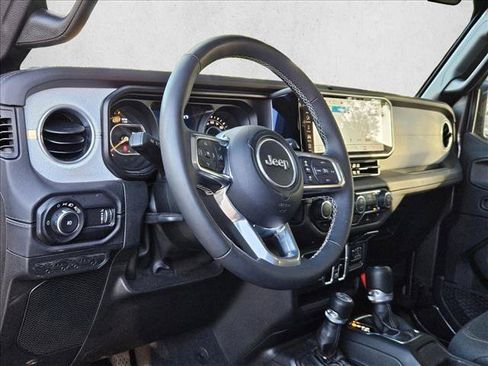 Used 2025 Jeep Wrangler Unlimited Sahara AWD/4WD image 10