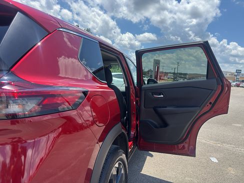 Used 2024 Nissan Rogue SV FWD image 20
