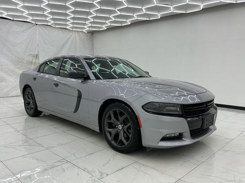 Used 2017 Dodge Charger SXT w/ Rallye Group RWD image 7