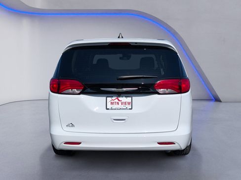 Used 2024 Chrysler Voyager LX FWD image 8