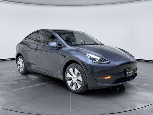 Used 2024 Tesla Model Y Long Range RWD image 4