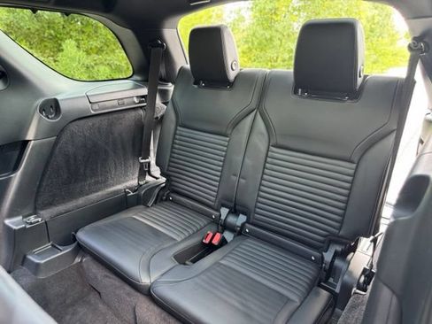 Used 2023 Land Rover Discovery S R-Dynamic AWD/4WD image 16