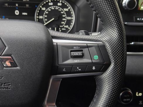 Used 2024 Mitsubishi Outlander SE Black Edition image 21