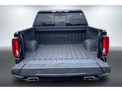 Used 2024 GMC Sierra 1500 AT4 w/ Technology Package AWD/4WD image 7