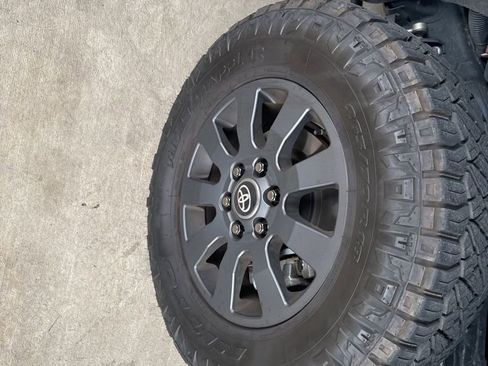 Used 2025 Toyota Land Cruiser image 28